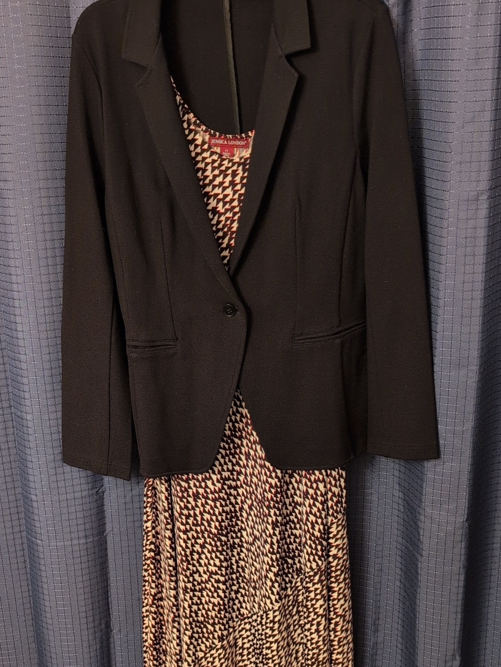 Like New Black and Red Geo-Print Patterned Sleeveless Maxi Dress  14